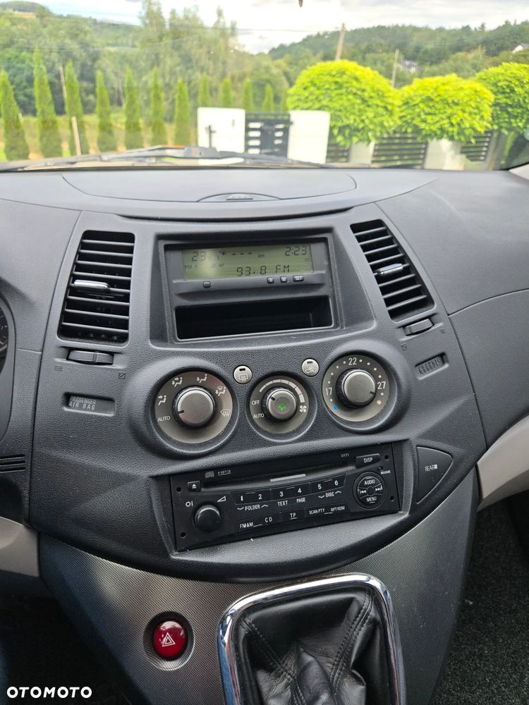 Mitsubishi Grandis 2.0 DI-D 6-Sitzer Intense - 12