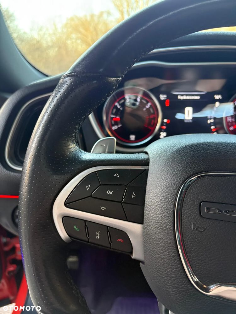 Dodge Challenger 6.4 Scat Pack - 16