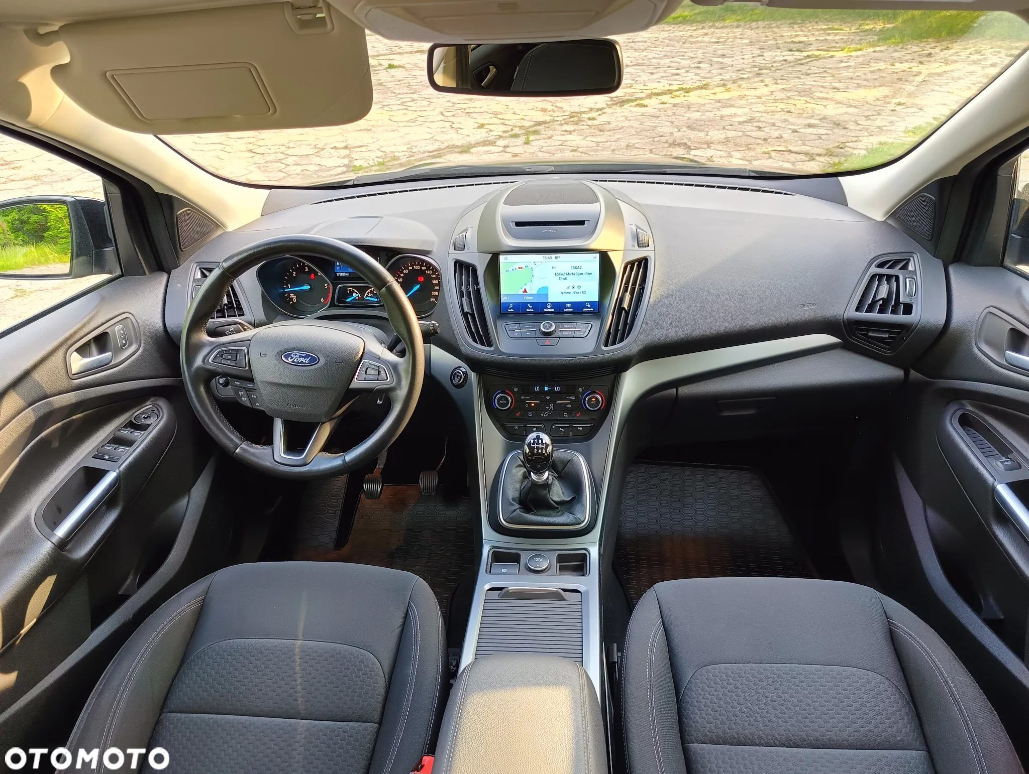 Ford Kuga 2.0 TDCi 2x4 Titanium - 29
