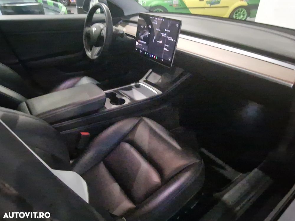 Tesla Model 3 - 21