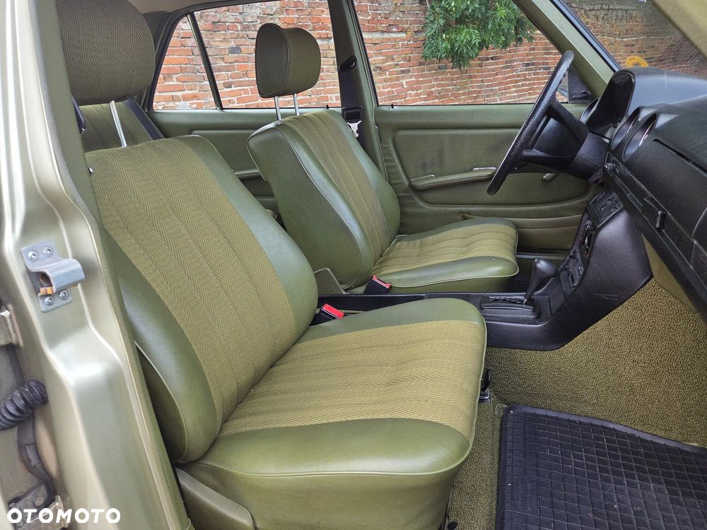Mercedes-Benz W123 - 16