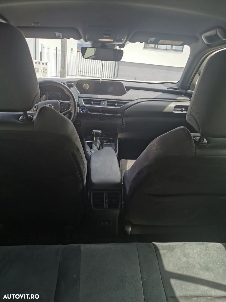 Lexus UX 250h FWD Executive - 10