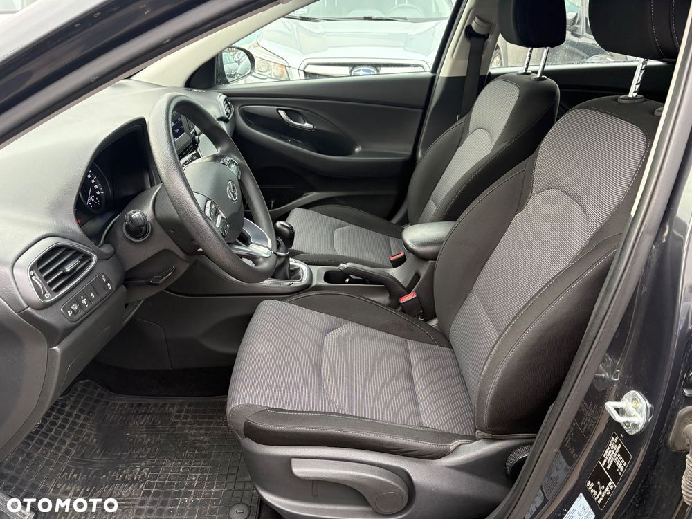 Hyundai i30 1.5 DPI Classic + - 21