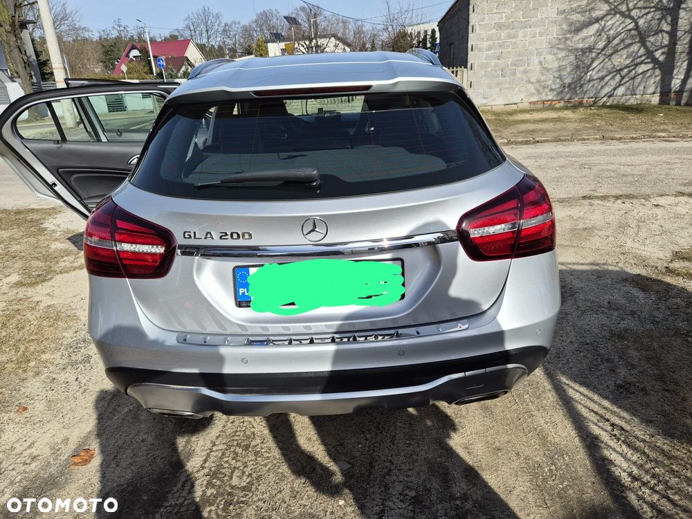 Mercedes-Benz GLA 200 7G-DCT - 2