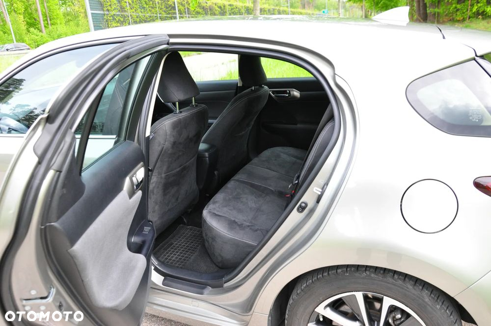 Lexus CT - 10