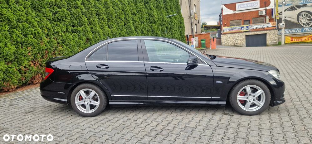 Mercedes-Benz Klasa C 180 CGI BlueEFFICIENCY Avantgarde - 2