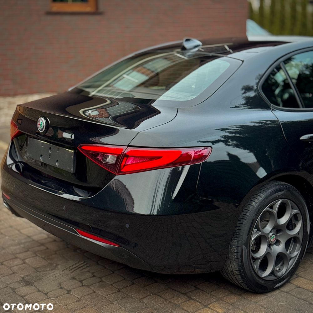 Alfa Romeo Giulia - 10