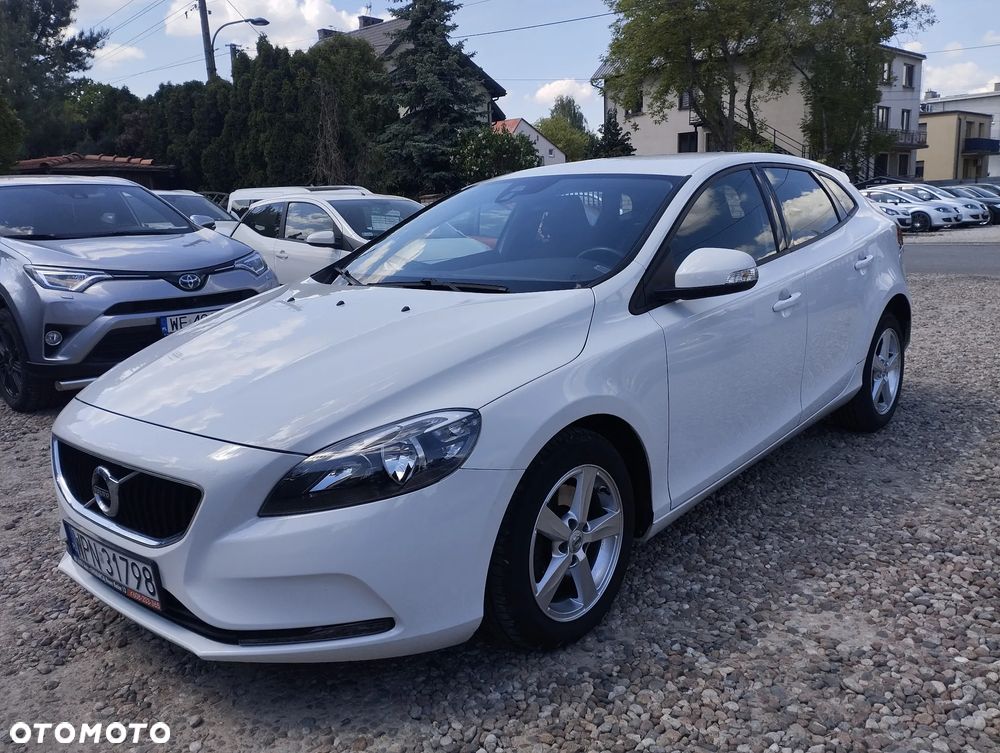 Volvo V40 T2 Momentum - 4