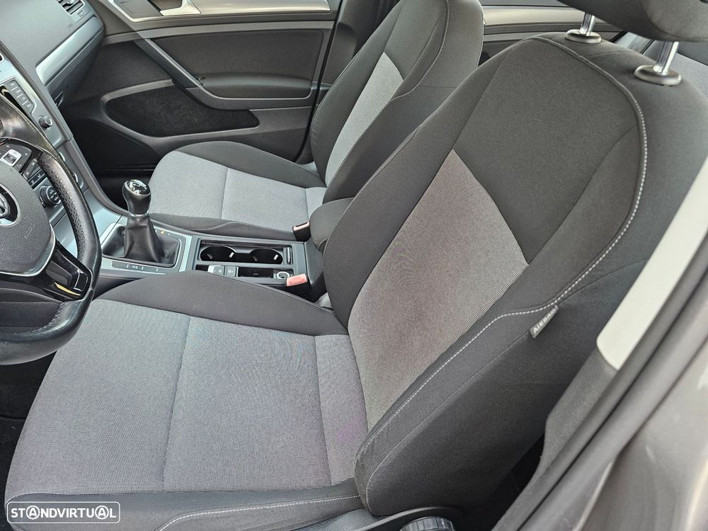 VW Golf 1.6 TDI Confortline - 19