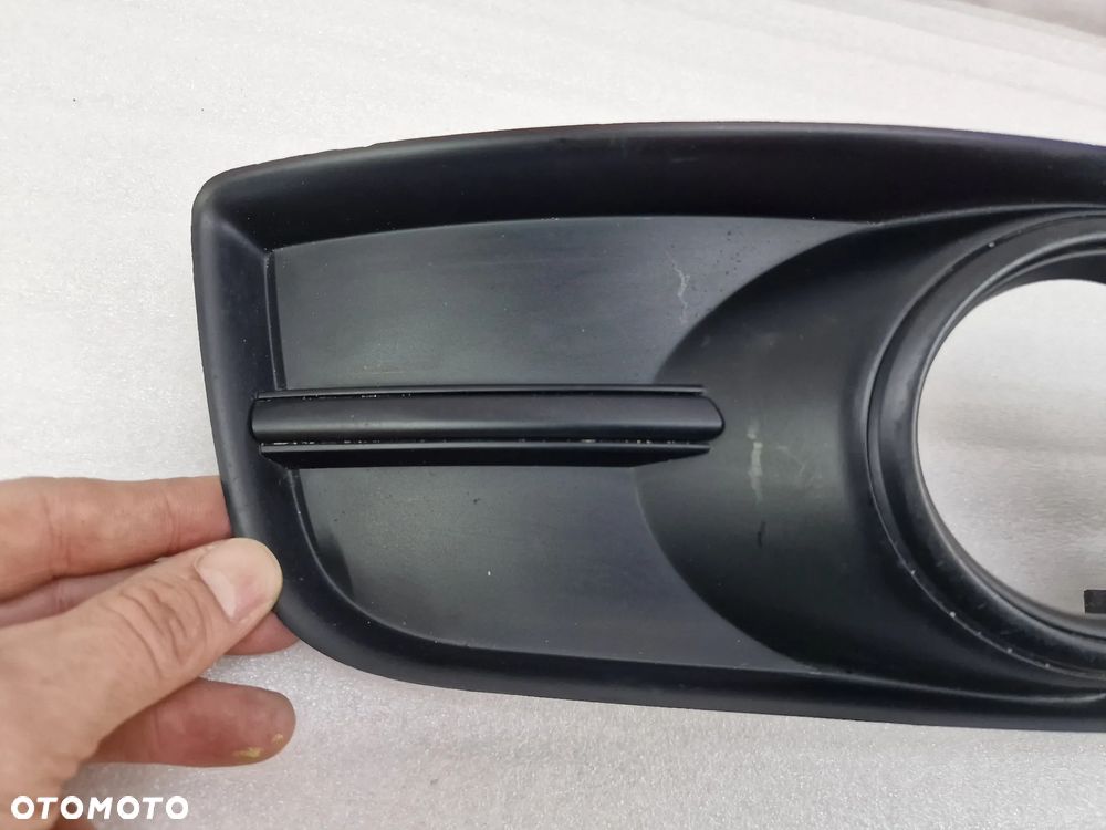 AUDI A3 8P0 LIFT 08- PRAWA KRATKA BOCZNA ZDERZAKA PRZEDNIEGO PRZÓD MATOWA , NR 8P0807682J , NR AUKCJI D/134 - 2