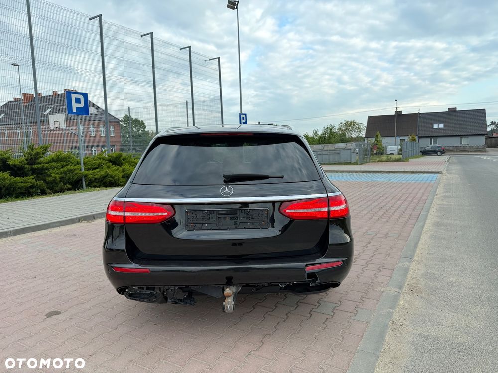 Mercedes-Benz Klasa E 220 d 4Matic 9G-TRONIC Avantgarde - 5