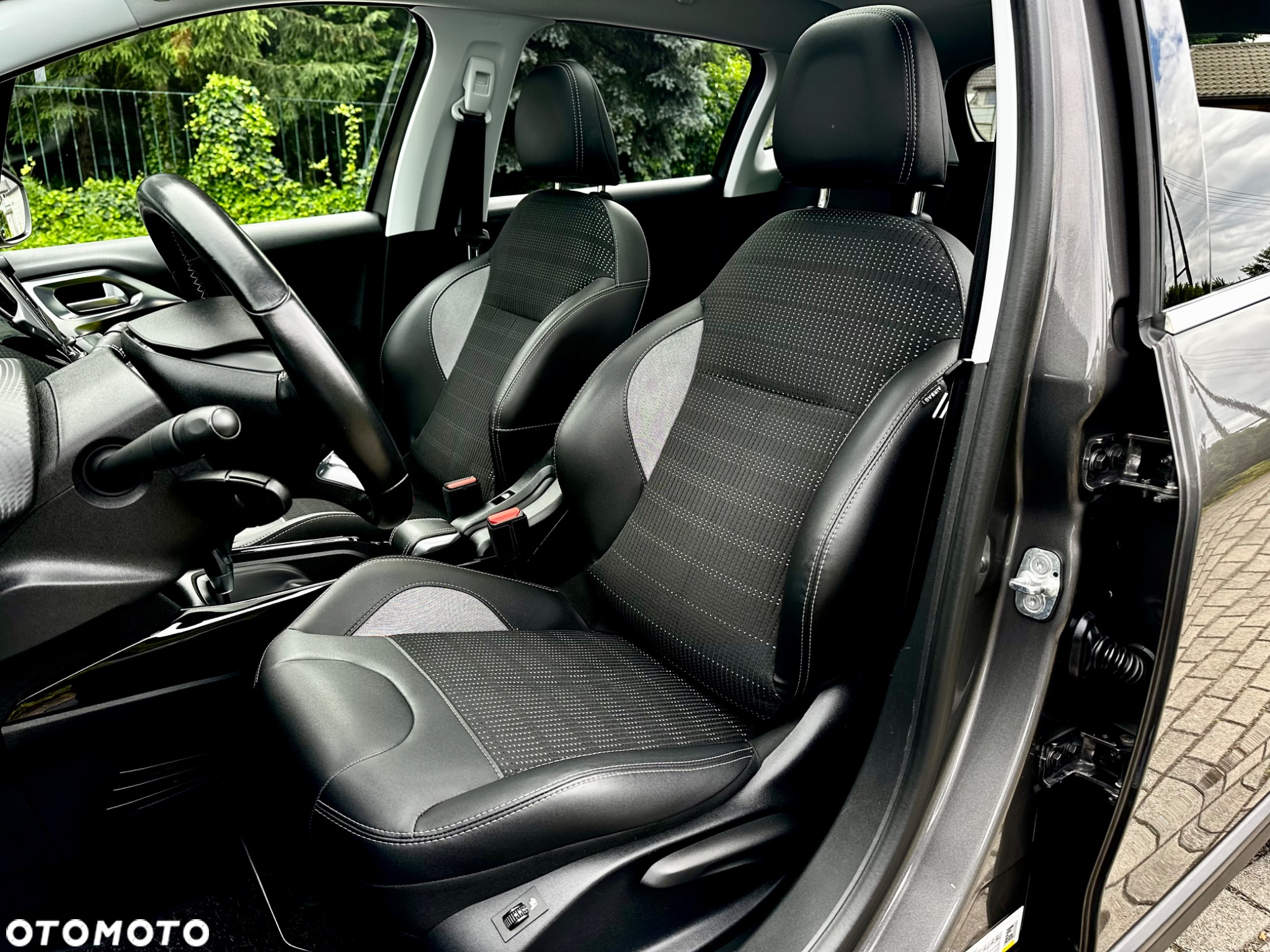 Peugeot 2008 PureTech 110 Stop&Start EAT6 Allure - 7