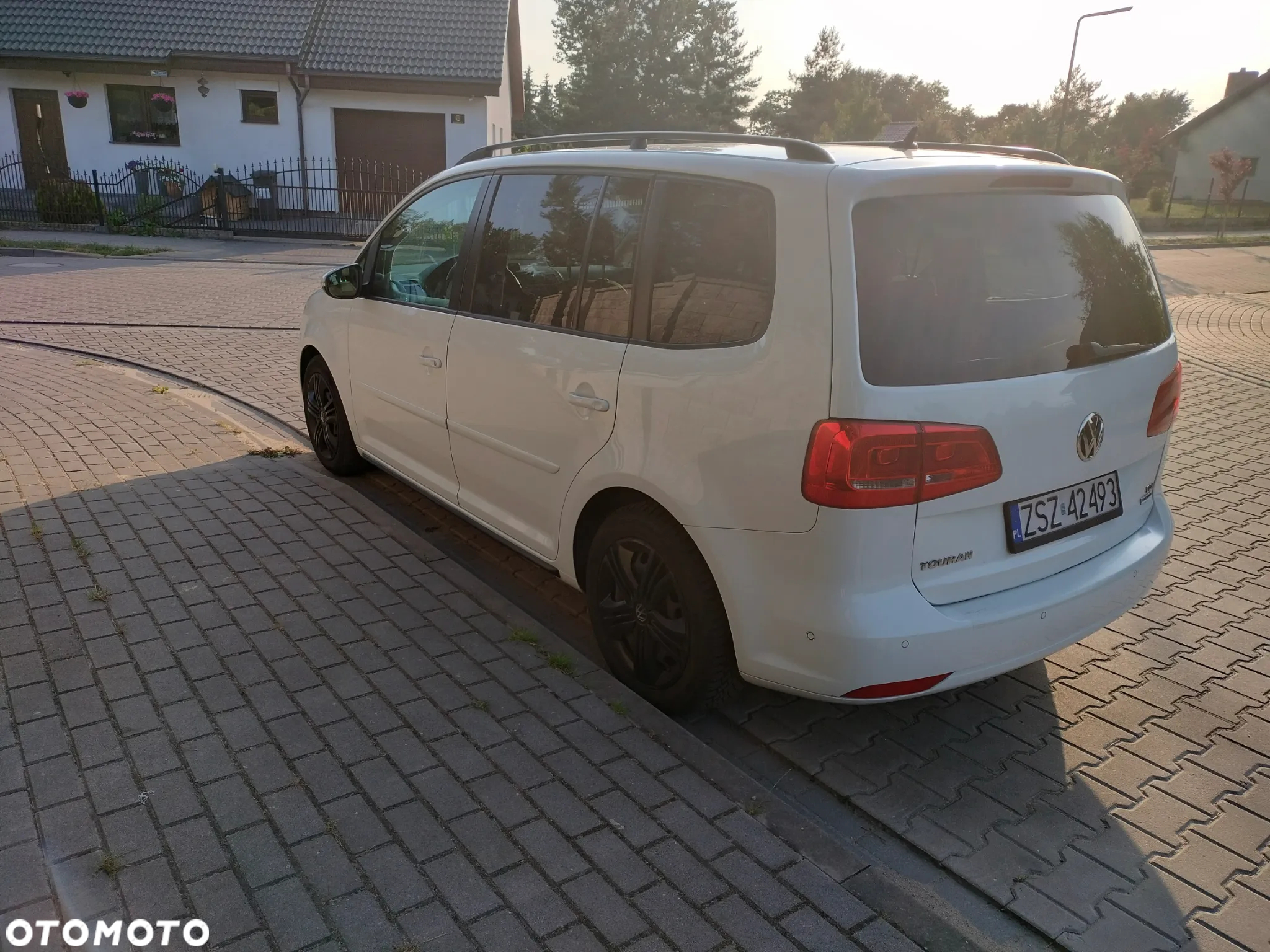 Volkswagen Touran 1.6 TDI DPF BlueMotion Technology Highline - 4