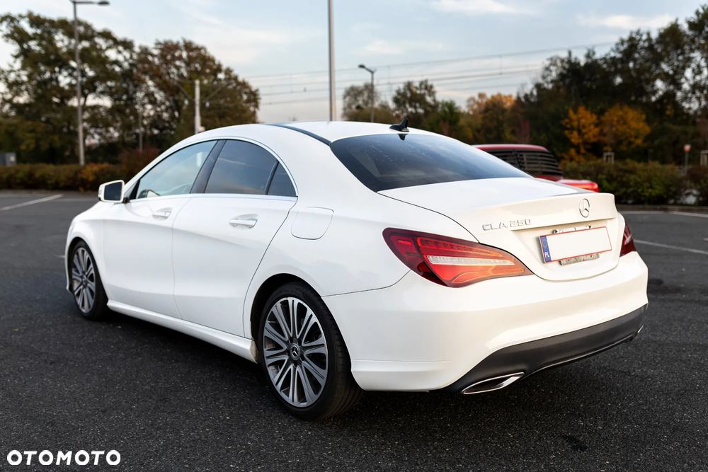 Mercedes-Benz CLA 250 7G-DCT - 19