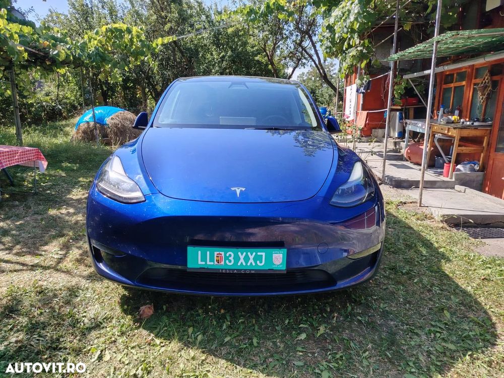 Tesla Model Y - 9
