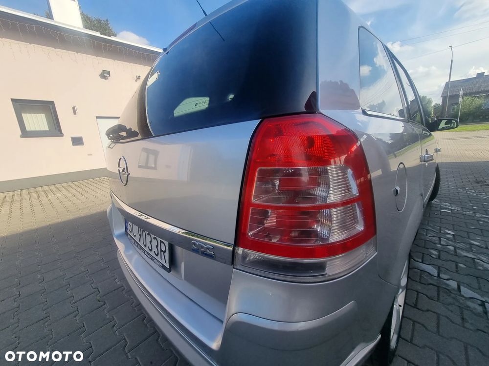 Opel Zafira 1.8 Cosmo - 2