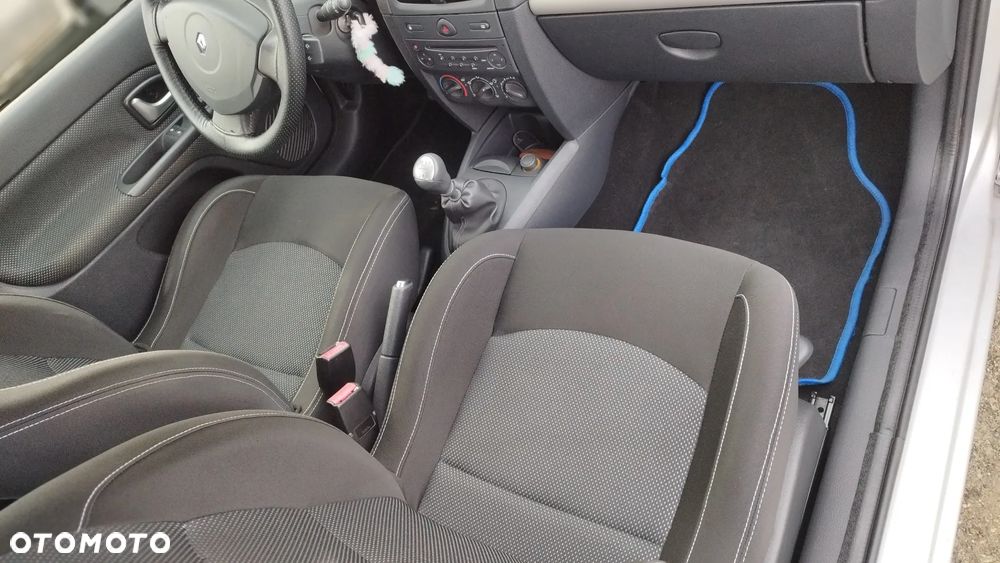 Renault Clio 1.2 16V Campus - 12