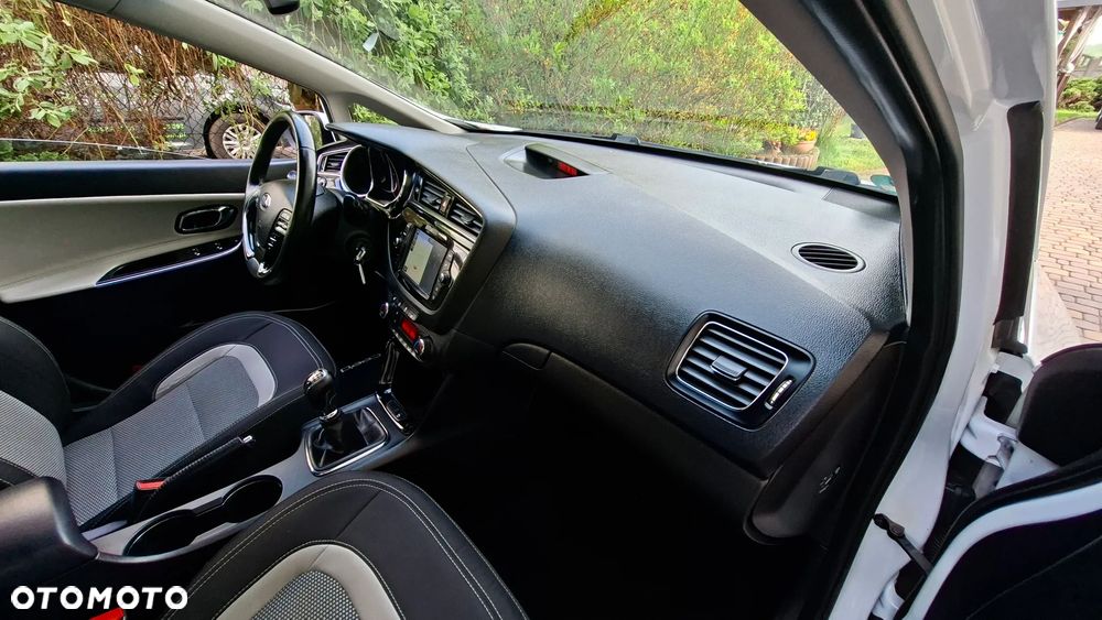 Kia Ceed 1.6 CRDi 136 ISG Dream-Team Edition - 15