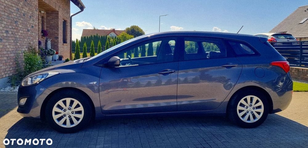 Hyundai i30 blue Kombi 1.4 Style - 8