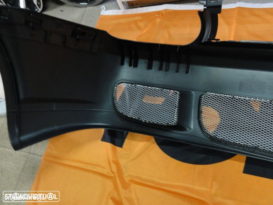 Para-choques Frontal VW Golf 4 / IV 98-03 R32 look em ABS(plástico) C/Espaço para grelha original - 8
