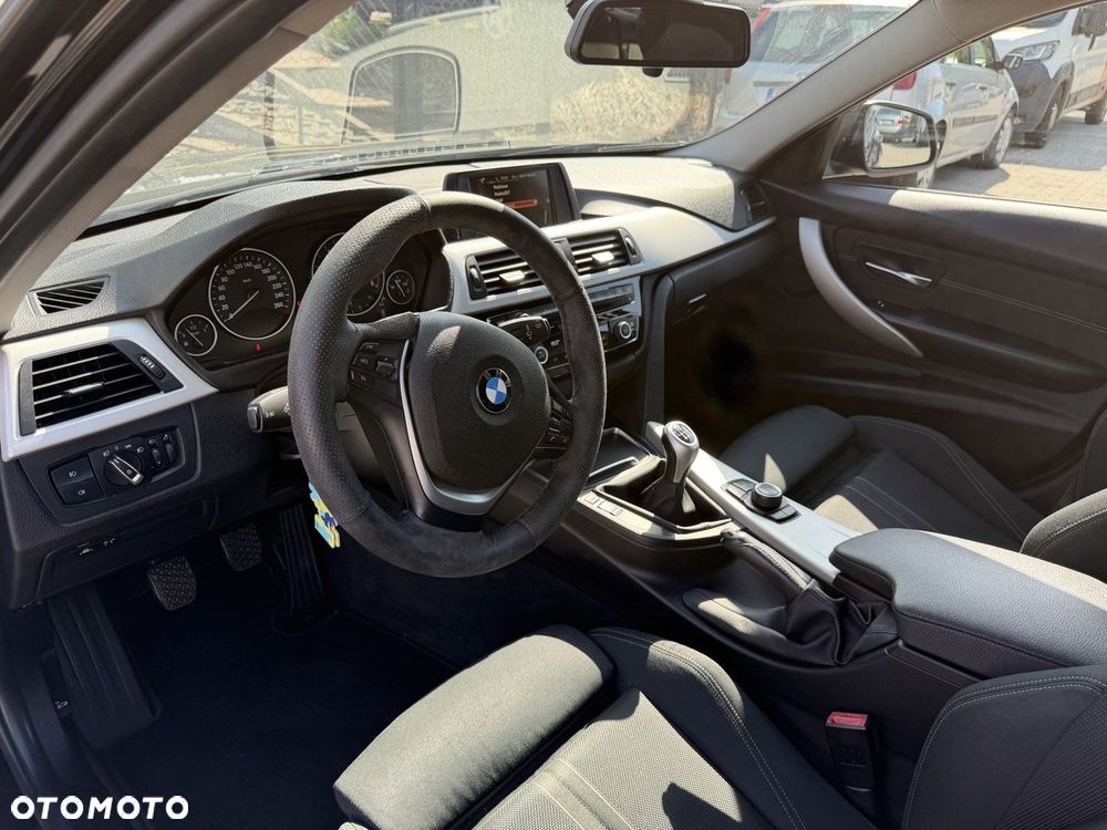 BMW Seria 3 318d - 15