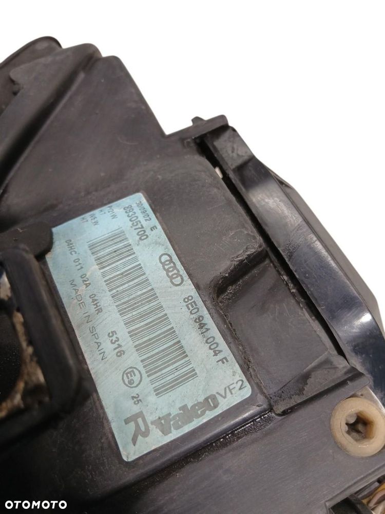 LAMPA PRAWA PRZEDNIA PRZÓD AUDI A4 B6 8E0941004F 89305700 - 3