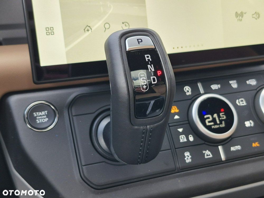 Land Rover Defender - 35