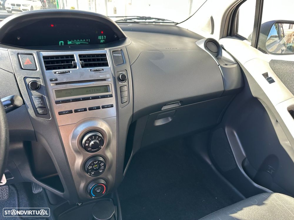 Toyota Yaris 1.4 D-4D AC - 9