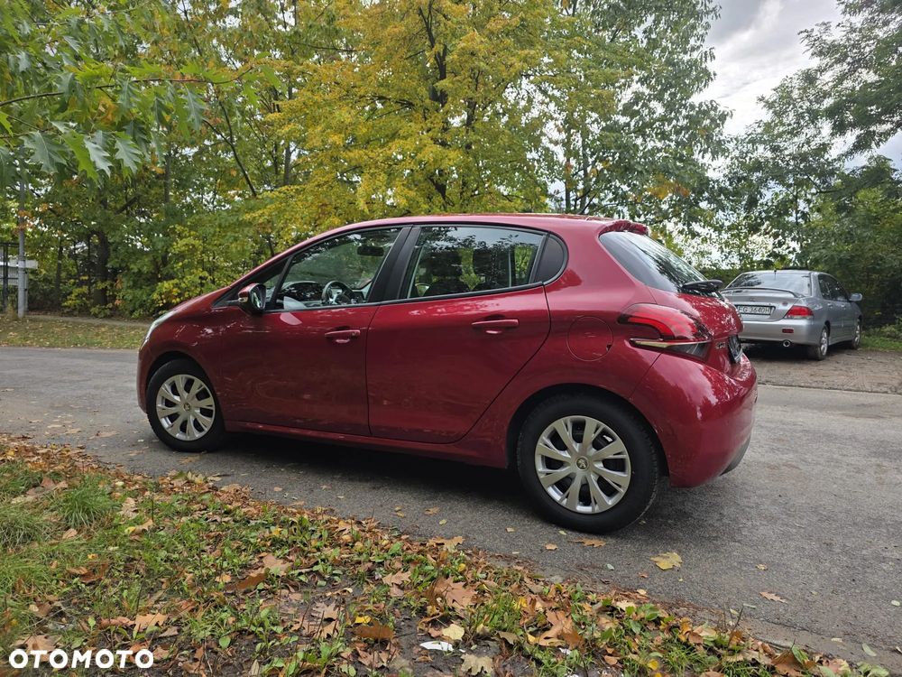 Peugeot 208 - 10