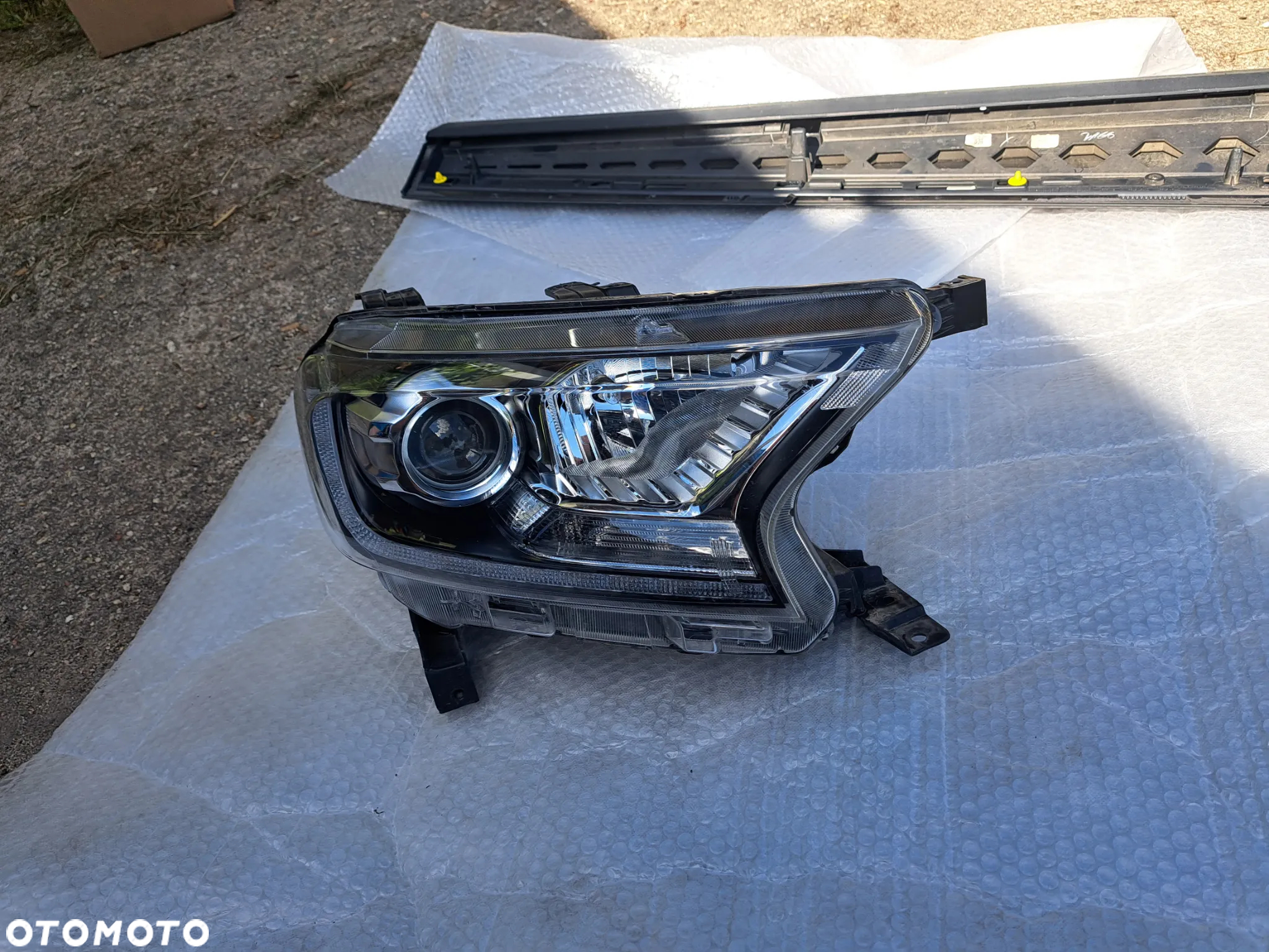 Lampa przednia prawa Ford Ranger V Lift Xenon Led JB3B-13D154-KA 2409761 2019-2023 Reflektor prawy przód przednia Ford Ranger V Lift Xenon Led JB3B-13D154-KA 2409761 2019-2023 - 2