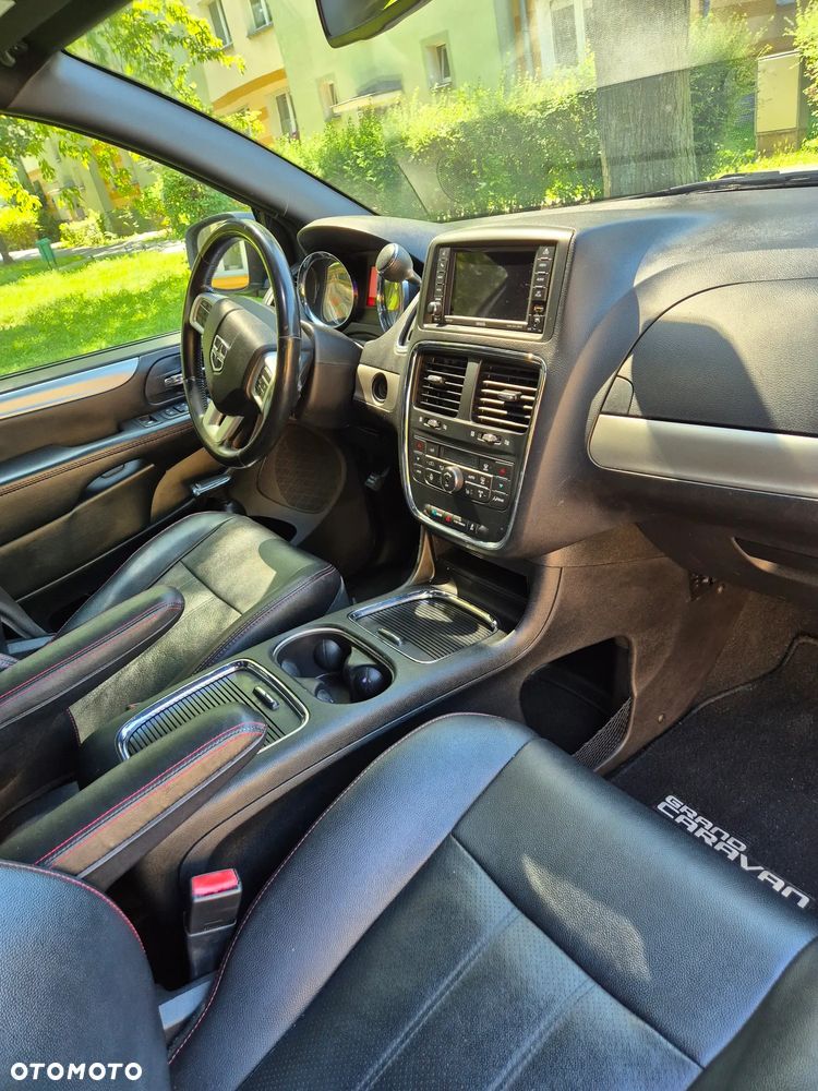 Dodge Grand Caravan - 13