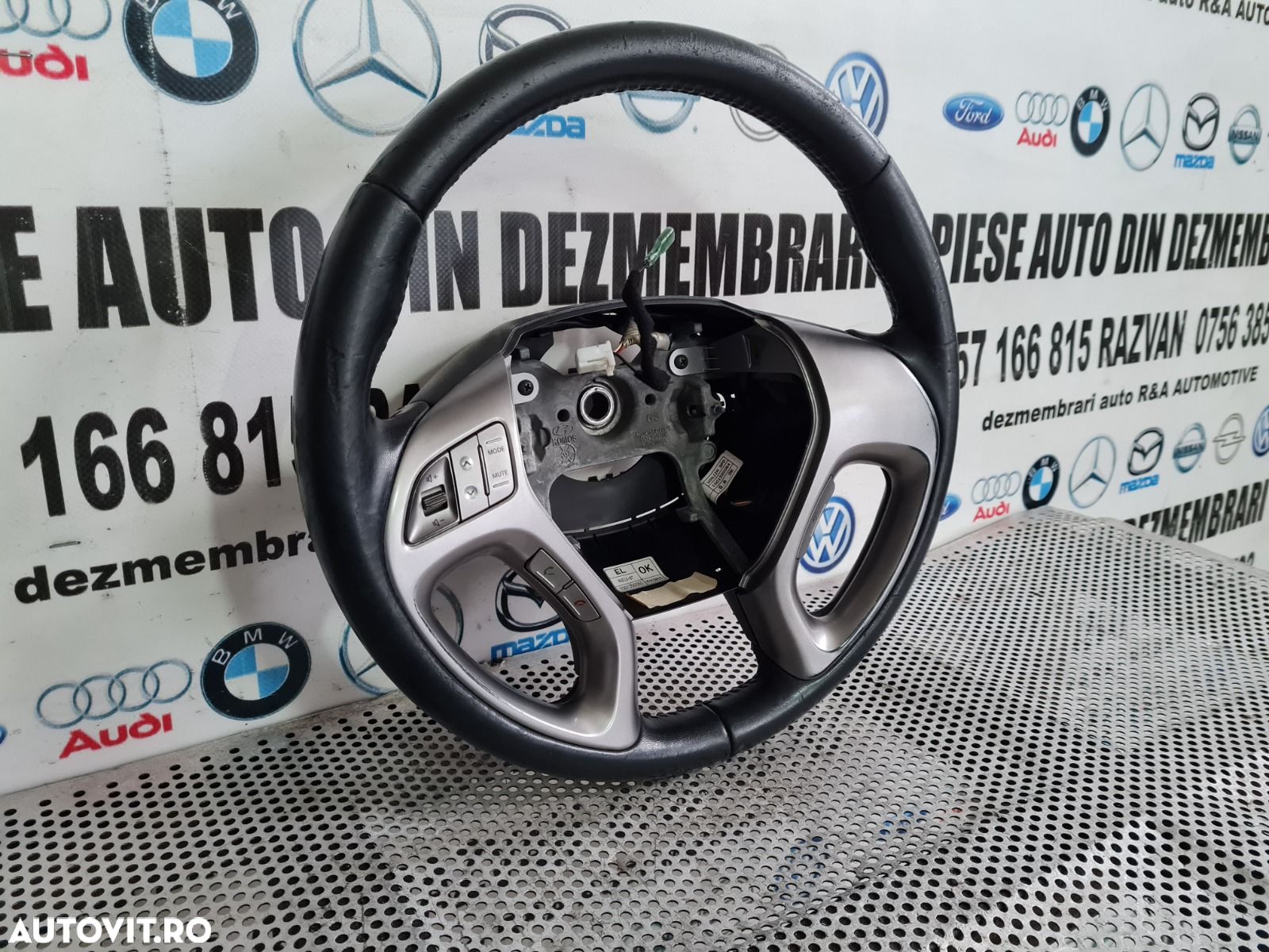 Volan Din Piele Cu Comenzi Hyundai IX35 An 2009-2010-2011-2012-2013-2014-2015 In Stare Foarte Buna - 1