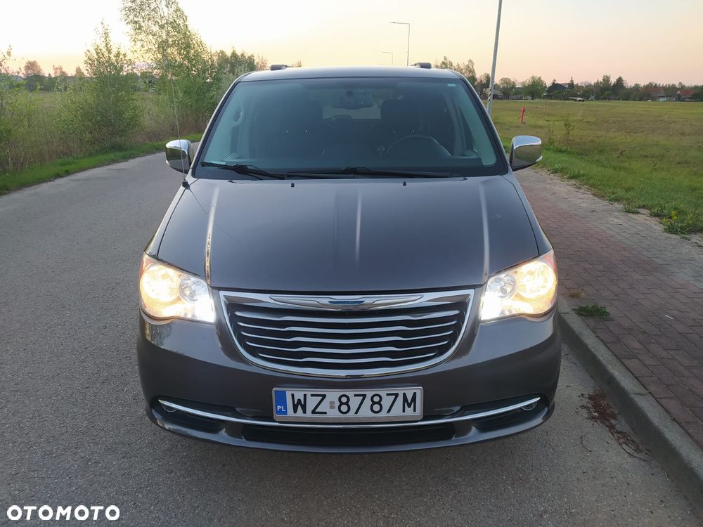 Chrysler Town & Country 3.6 Limited - 11