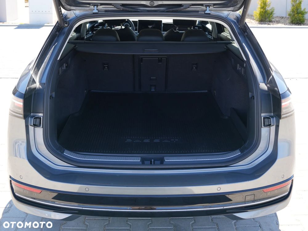 Volkswagen Passat - 12