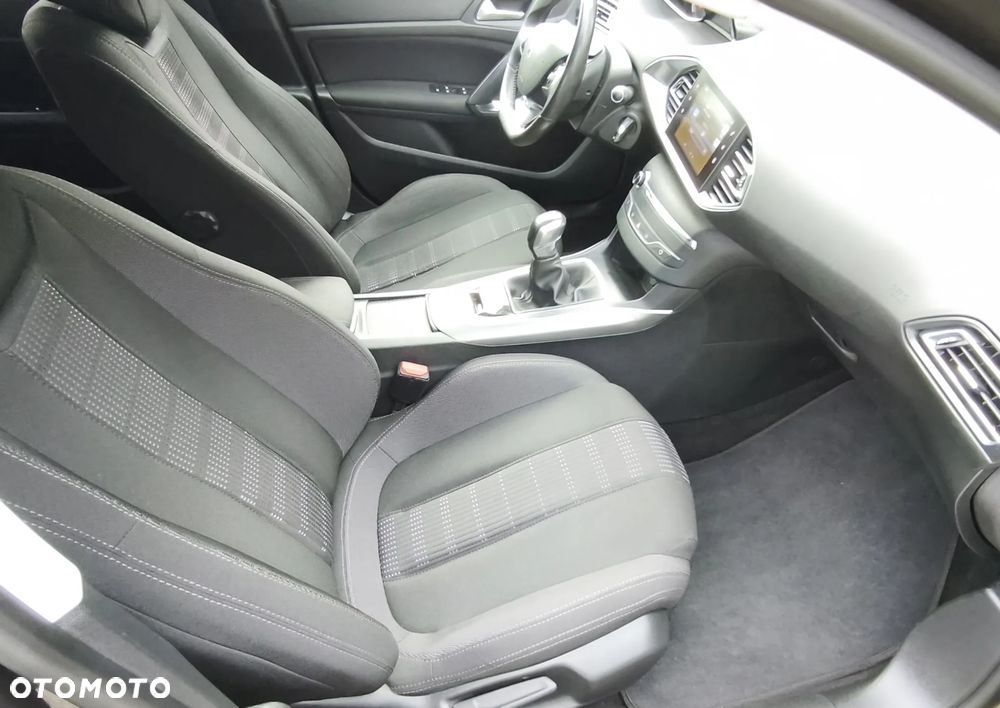 Peugeot 308 - 24