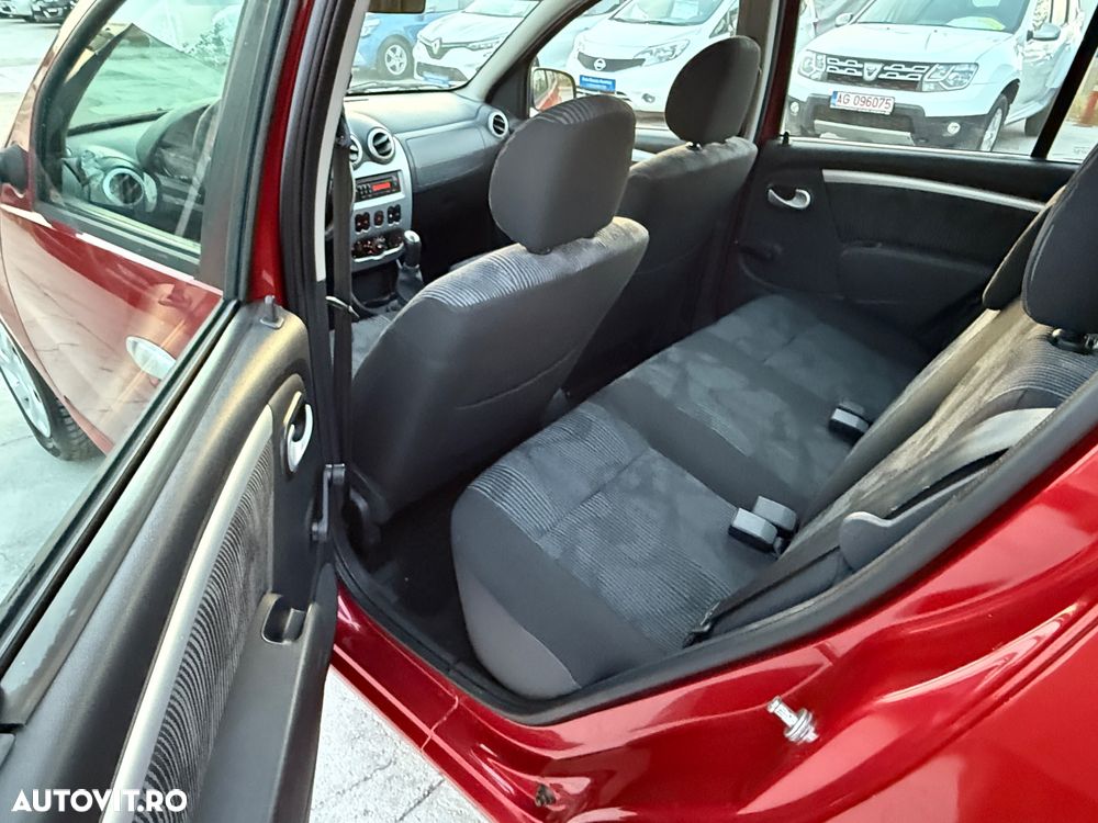 Dacia Sandero dCi 75 Laureate II - 10