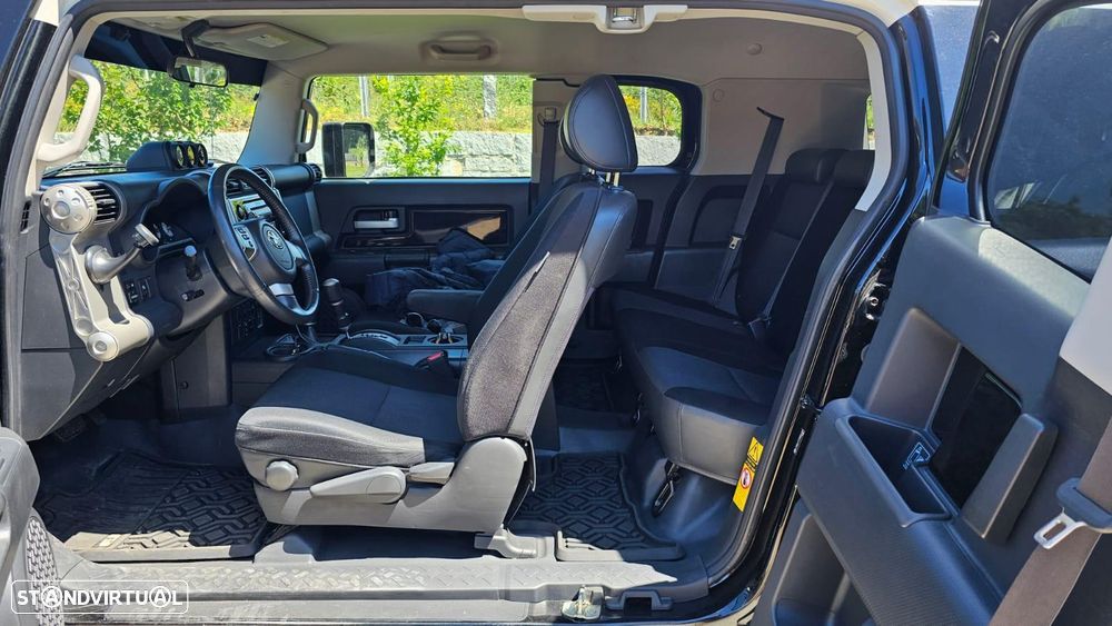 Toyota Land Cruiser - 13