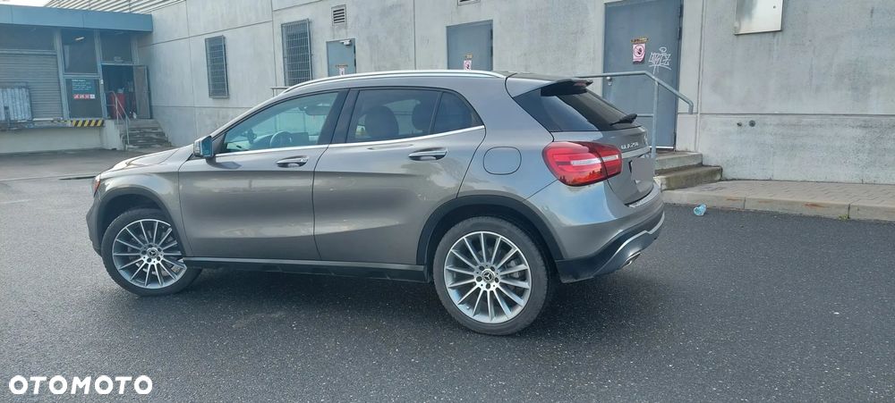 Mercedes-Benz GLA 250 4Matic 7G-DCT UrbanStyle Edition - 5