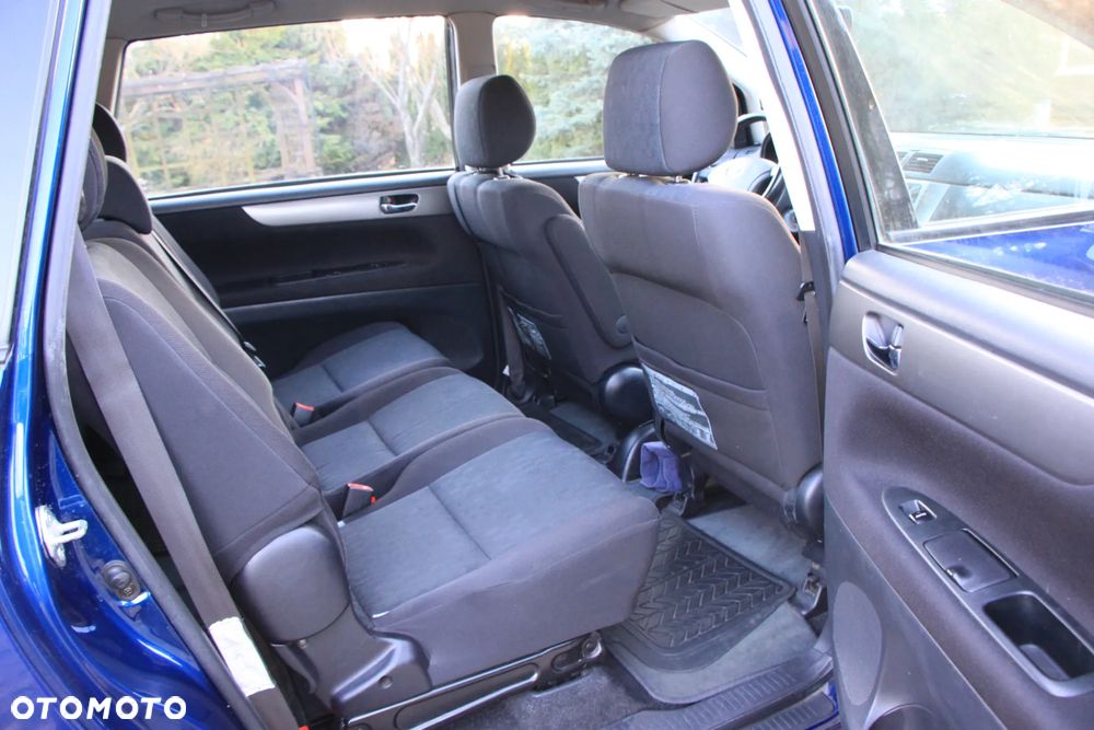 Toyota Avensis Verso D-4D - 11