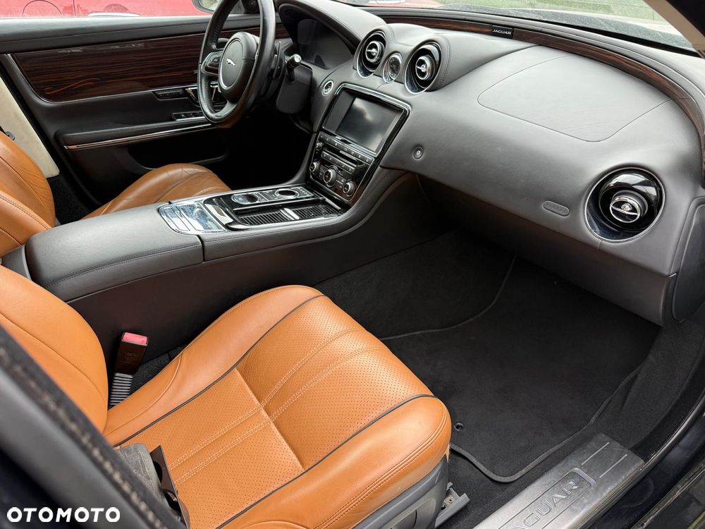 Jaguar XJ 3.0 D V6 LWB Portfolio - 9