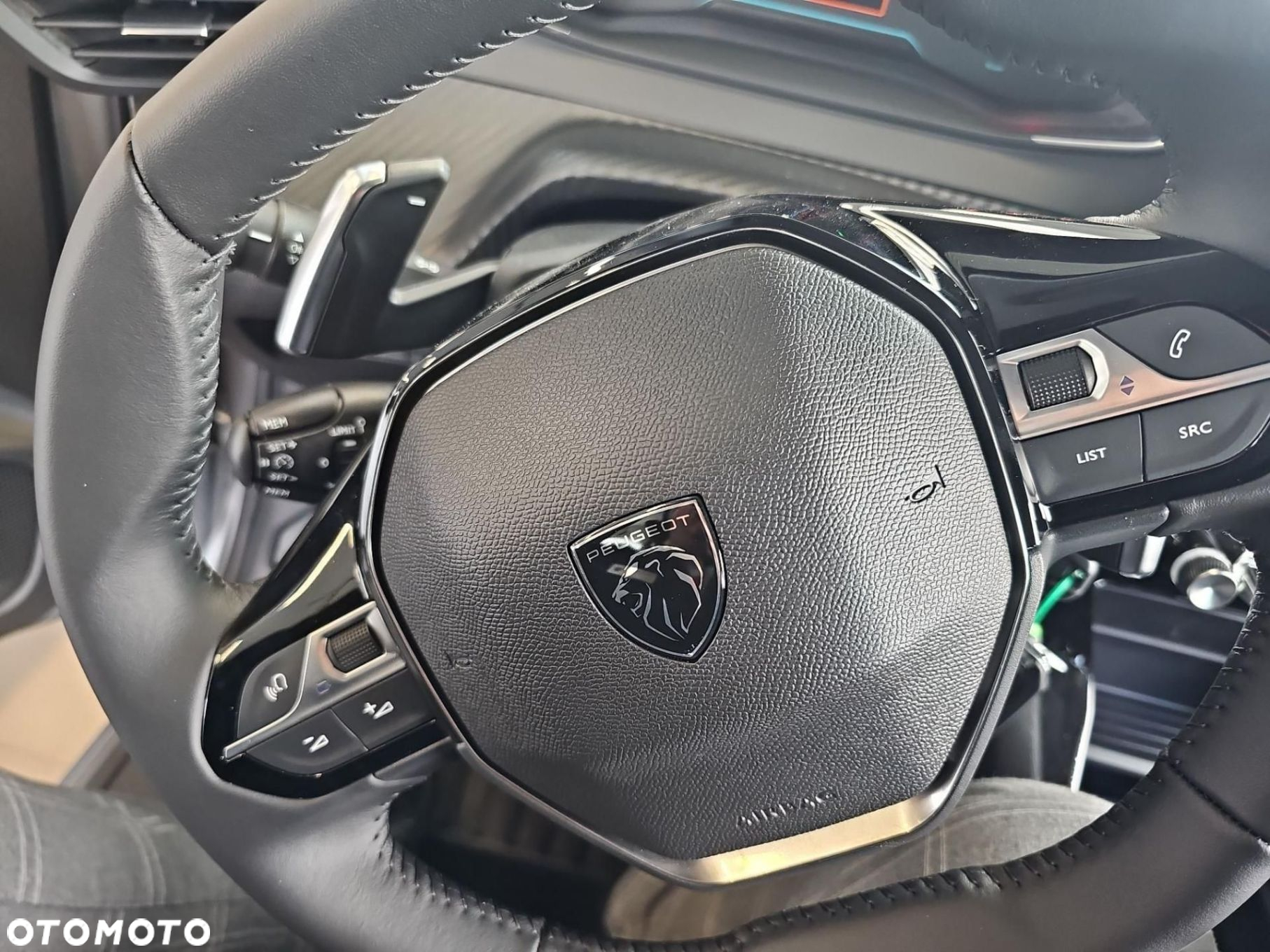 Peugeot 208 - 13