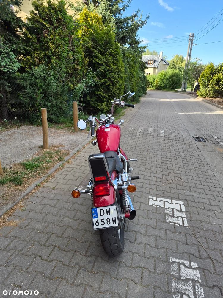 Suzuki Intruder - 13