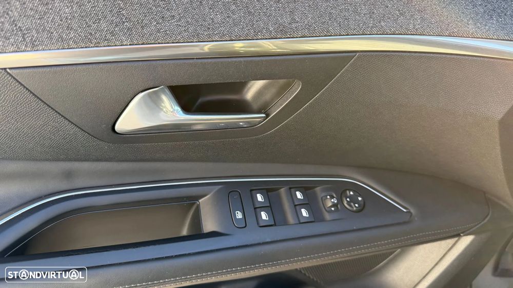 Peugeot 3008 PureTech 130 Stop & Start GPF EAT8 Allure - 12
