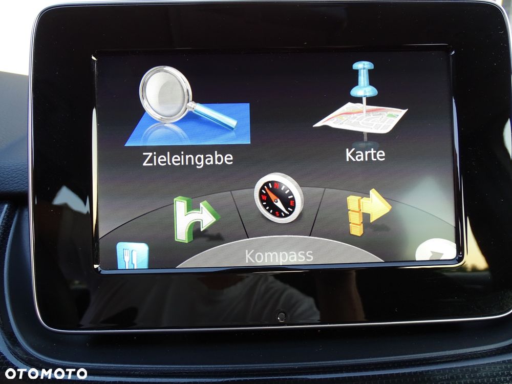 Mercedes-Benz Klasa B 180 Edition - 19