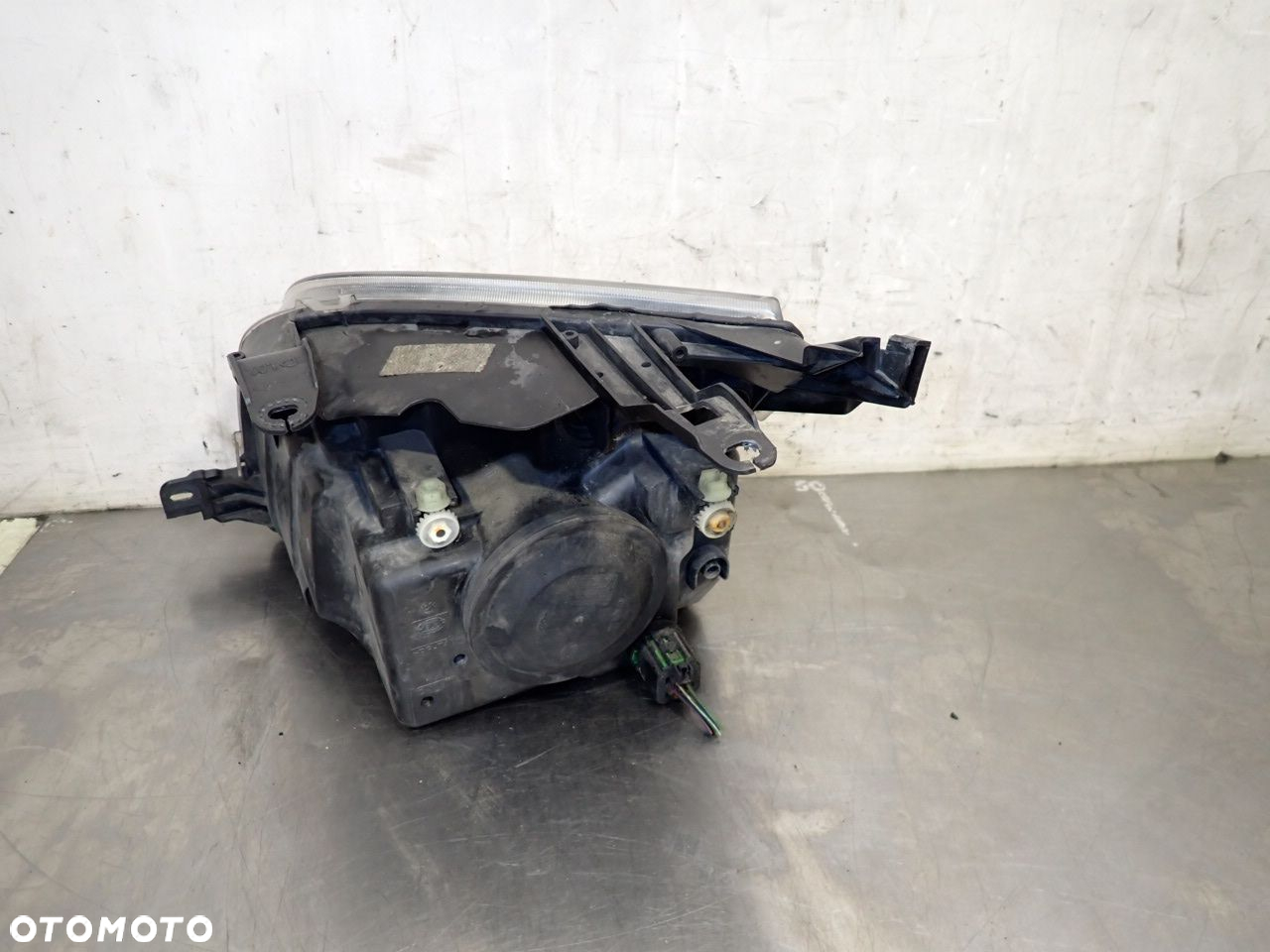LAMPA PRAWA PRZEDNIA FORD FUSION 1.6 - 4