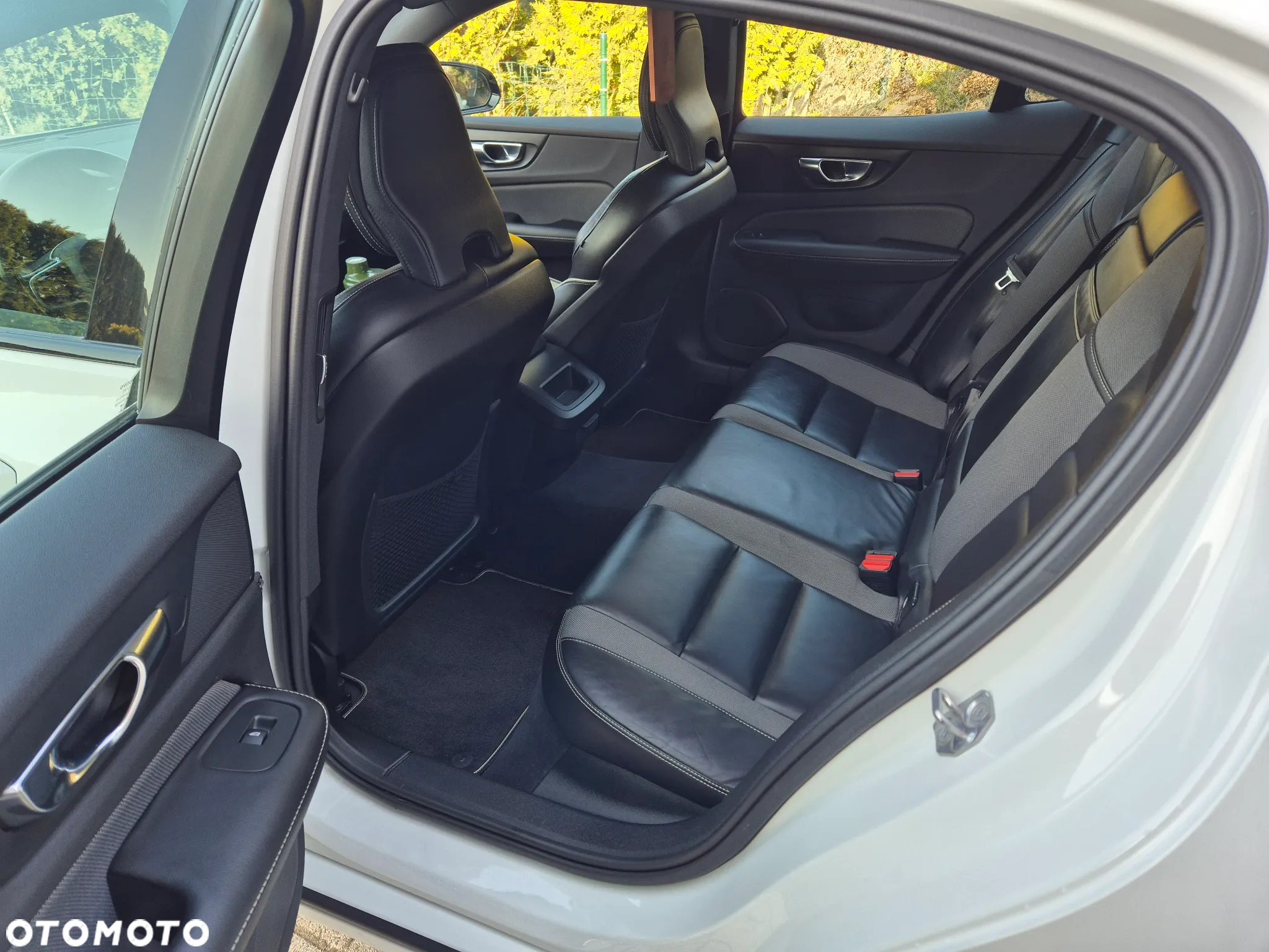 Volvo S60 T4 R-Design - 6