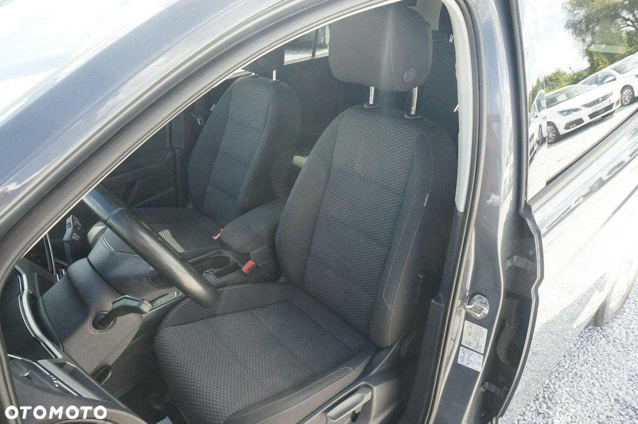 Volkswagen Touran - 22