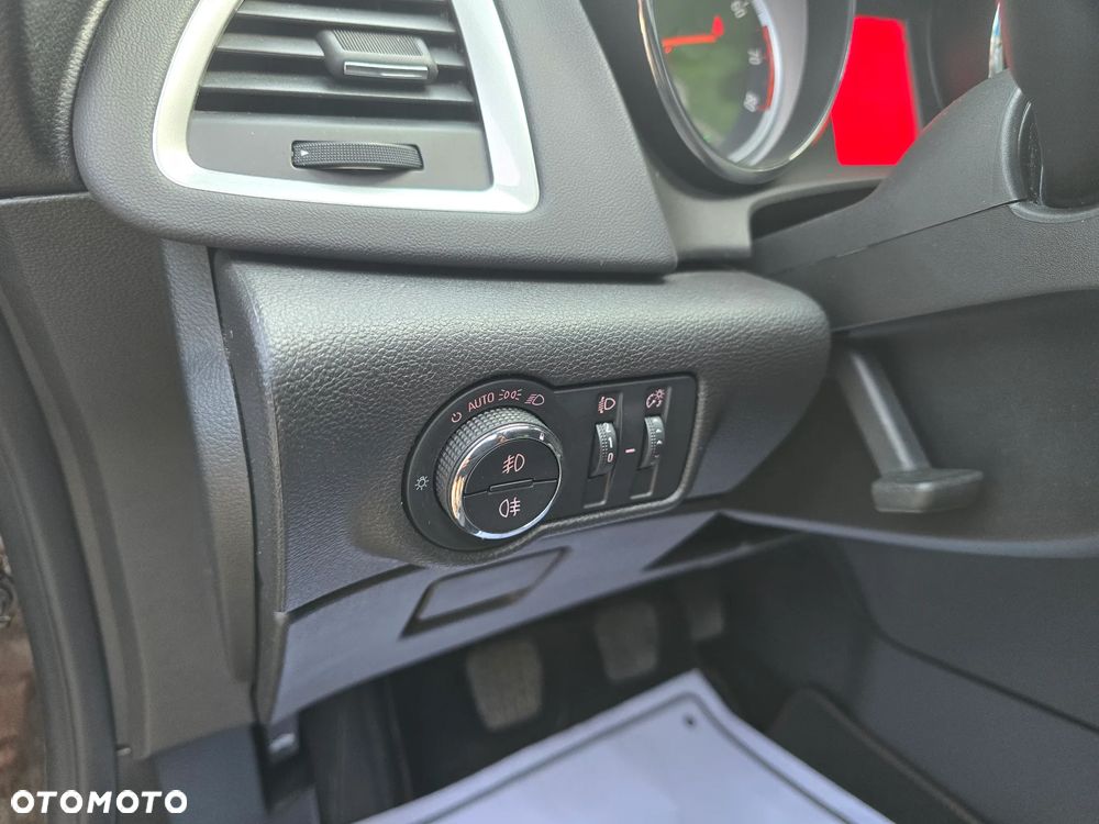 Opel Astra 1.4 Turbo Style - 30