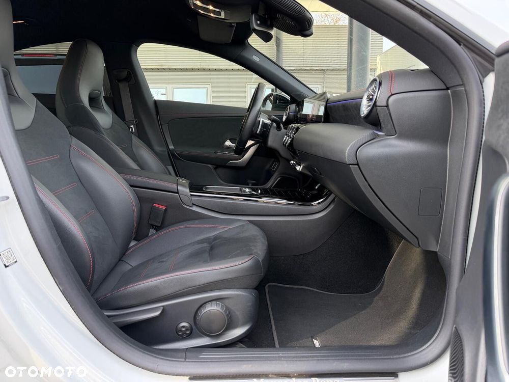 Mercedes-Benz CLA - 23