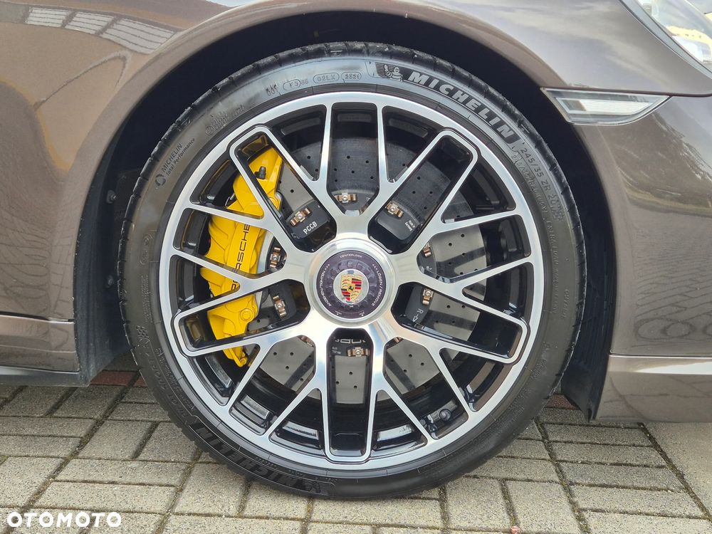 Porsche 911 Turbo S - 35